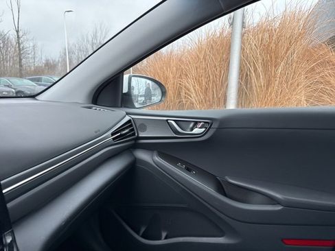 Used 2021 Hyundai Ioniq SEL image 10