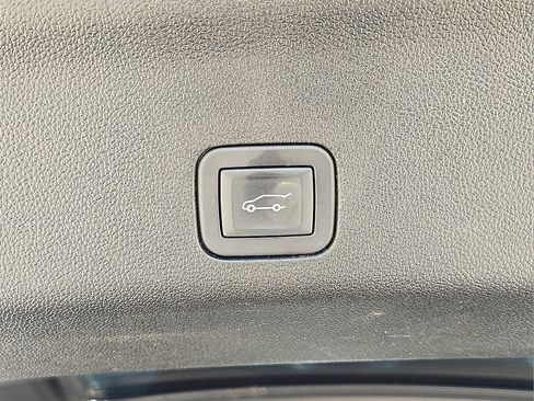 Used 2025 Chevrolet Tahoe Z71 w/ Comfort Package AWD/4WD image 15