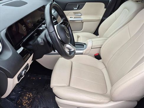 Used 2025 Mercedes-Benz GLA 250 4MATIC image 15