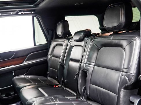 Used 2024 Lincoln Navigator Premiere AWD/4WD image 40