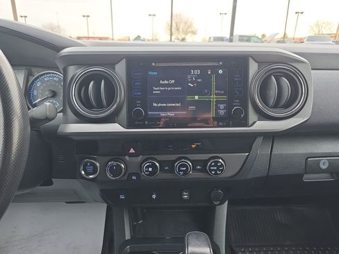 Used 2017 Toyota Tacoma TRD Off-Road image 18