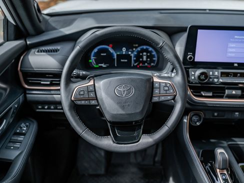Used 2025 Toyota Grand Highlander AWD Hybrid image 26