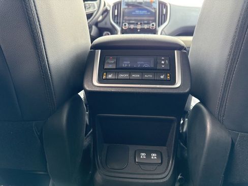 Used 2022 Subaru Ascent Limited w/ Popular Package #4 image 7