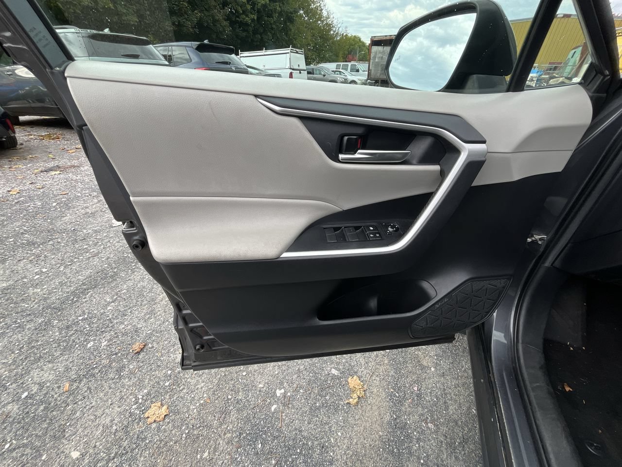 Used 2020 Toyota RAV4 XLE w/ All Weather Liner Package AWD/4WD image 3