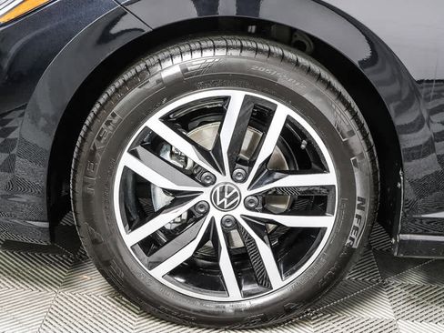 Certified 2025 Volkswagen Jetta SE image 40