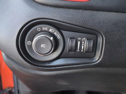 Used 2021 Jeep Renegade Trailhawk image 14