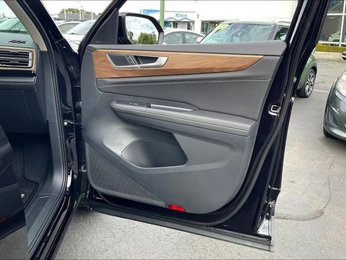 New 2025 Volkswagen Atlas SE image 27