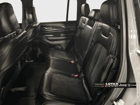 Used 2023 Jeep Grand Cherokee Altitude image 8