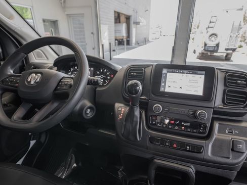 Used 2025 RAM ProMaster 2500 w/ Convenience Group FWD image 19