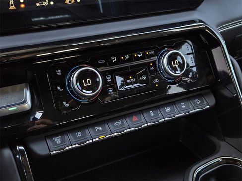 Used 2025 GMC Sierra 2500 AT4X image 21