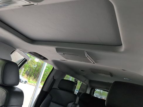 Used 2019 Chevrolet Suburban Premier image 8