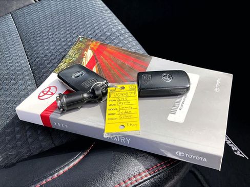 Used 2015 Toyota Camry SE w/ Moonroof Package image 15