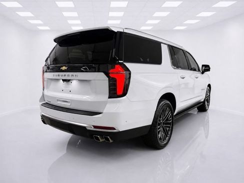 Used 2026 Chevrolet Suburban High Country AWD/4WD image 13