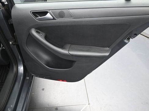 Used 2014 Volkswagen Jetta SE FWD image 25