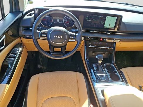 Used 2024 Kia Carnival EX image 13