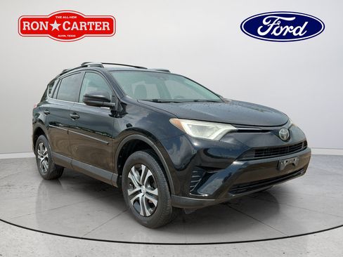 Used 2017 Toyota RAV4 LE FWD image 1