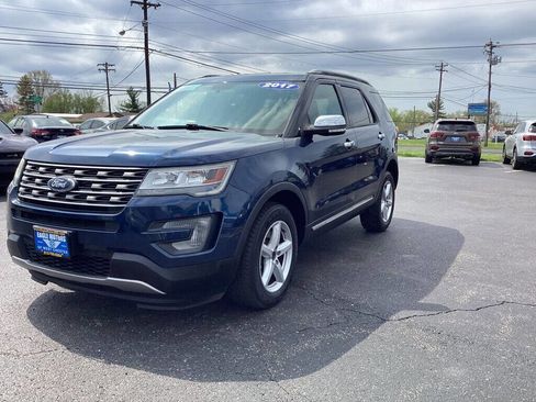 Used 2017 Ford Explorer XLT image 13