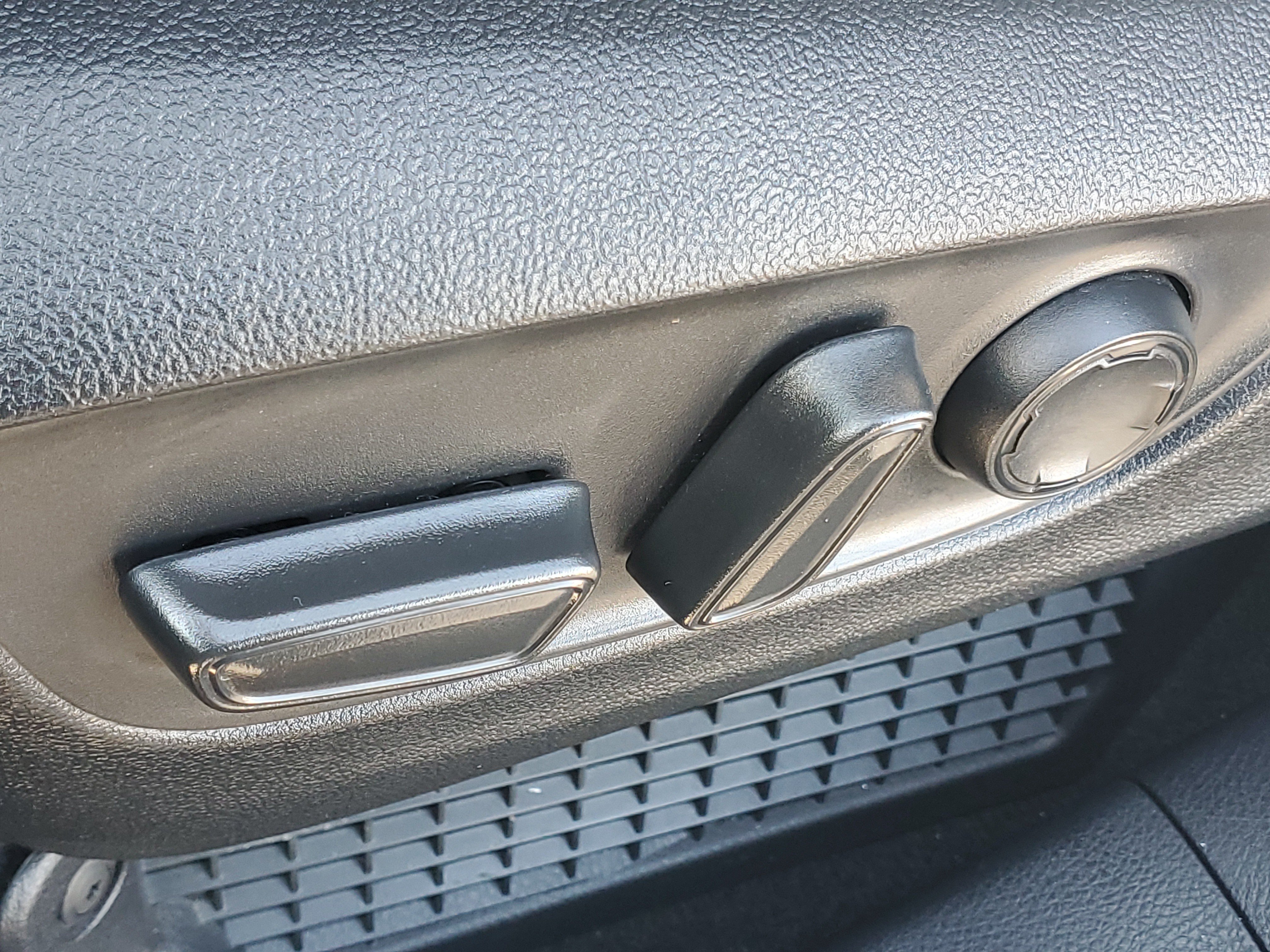 Certified 2026 Toyota Sienna XLE FWD image 22