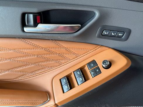 Used 2019 Toyota Avalon Limited FWD image 14
