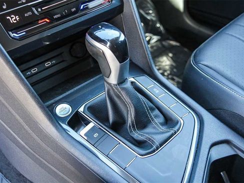 Used 2023 Volkswagen Tiguan SE image 18