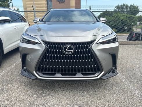 Used 2025 Lexus NX 250 FWD w/ Towing Package (2000 Lbs) image 9