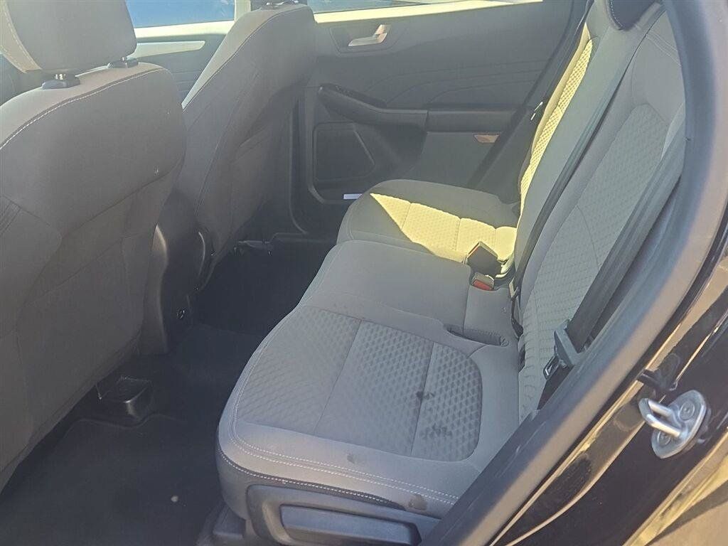 Used 2021 Ford Escape SE w/ SE Sport Appearance Package FWD image 8