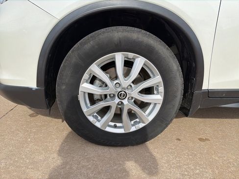 Used 2018 Nissan Rogue SV image 11