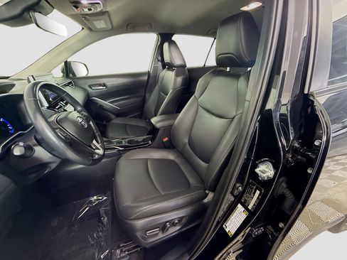 Used 2022 Toyota Corolla Cross XLE AWD/4WD image 22