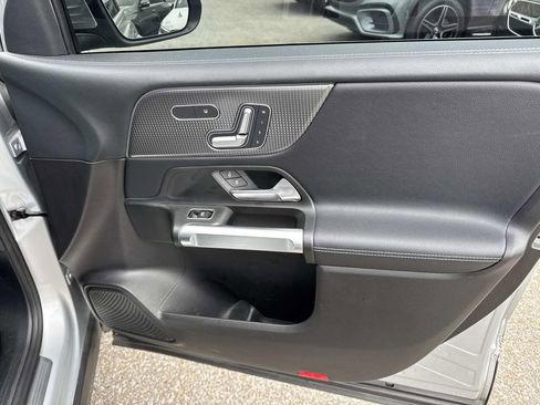 Used 2020 Mercedes-Benz GLB 250 image 14