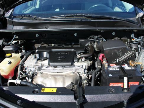 Used 2013 Toyota RAV4 LE FWD image 33