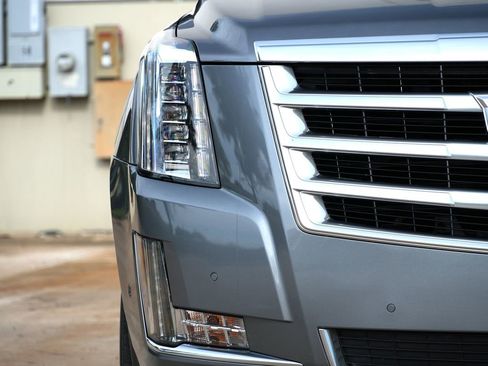 Used 2019 Cadillac Escalade Premium Luxury AWD/4WD image 20