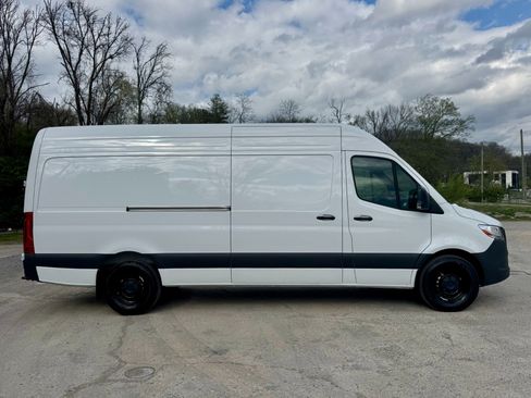 Used 2025 Mercedes-Benz Sprinter 2500 image 5