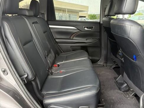 Certified 2018 Toyota Highlander XLE AWD/4WD image 7