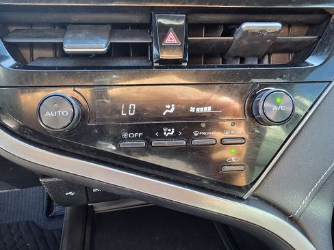 Used 2021 Toyota Camry SE image 20