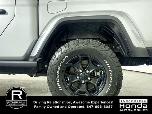 Used 2021 Jeep Gladiator Willys image 6