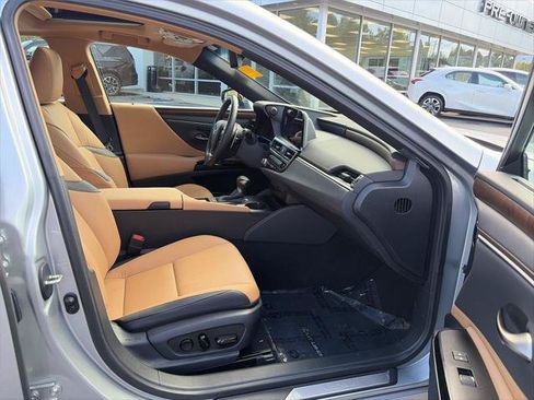 Certified 2025 Lexus ES 300h w/ Premium Package FWD image 27