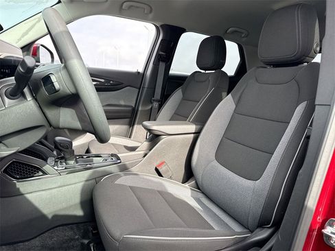 Used 2025 Chevrolet TrailBlazer LT image 11