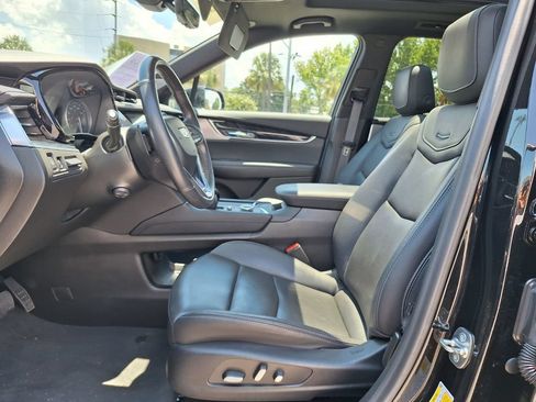 Used 2024 Cadillac XT6 Premium Luxury w/ Technology Package AWD/4WD image 16