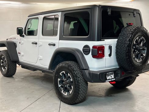 Used 2026 Jeep Wrangler Unlimited Rubicon AWD/4WD image 3