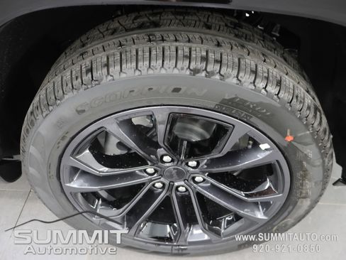New 2026 Jeep Grand Wagoneer L Summit AWD/4WD image 3