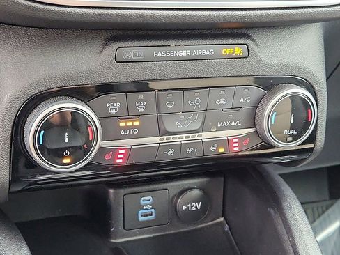 Used 2022 Ford Escape Titanium w/ Titanium Elite Package AWD/4WD image 18
