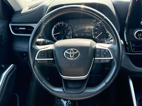 Used 2023 Toyota Highlander LE image 14