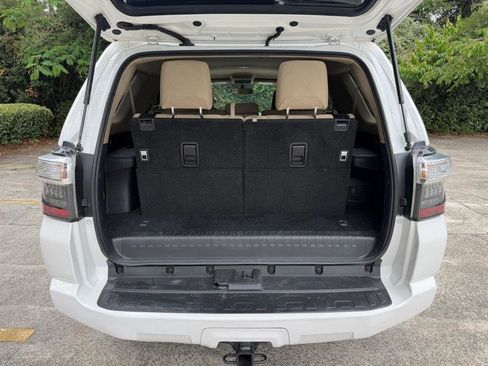 Used 2017 Toyota 4Runner SR5 AWD/4WD image 11