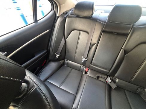 Used 2025 Genesis G70 2.5T image 39