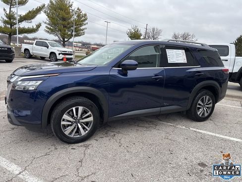 Used 2025 Nissan Pathfinder SL FWD image 16