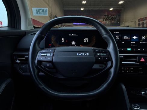 Used 2026 Kia Sportage LX FWD image 33