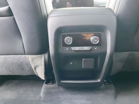 Used 2025 Chevrolet Traverse RS image 12