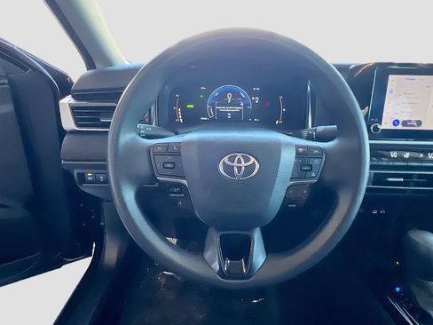 Used 2025 Toyota Camry LE FWD image 11
