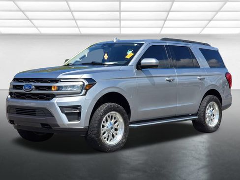 Used 2023 Ford Expedition XLT AWD/4WD image 2