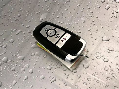 Certified 2021 Ford Explorer XLT image 9